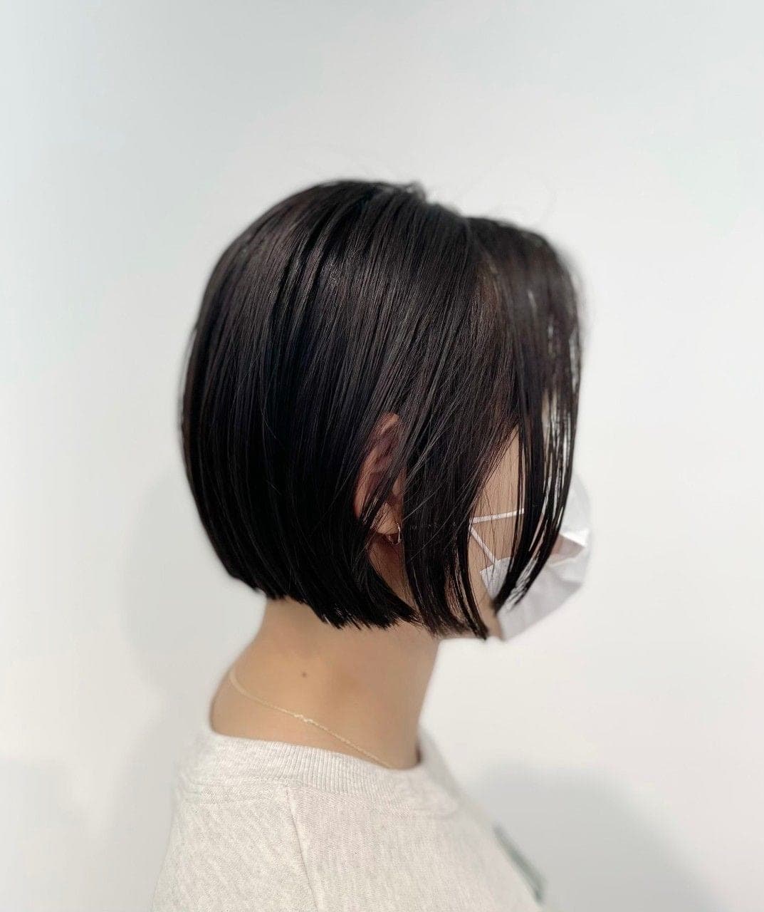 턱선 길이 단발 보브펌, 옆모습