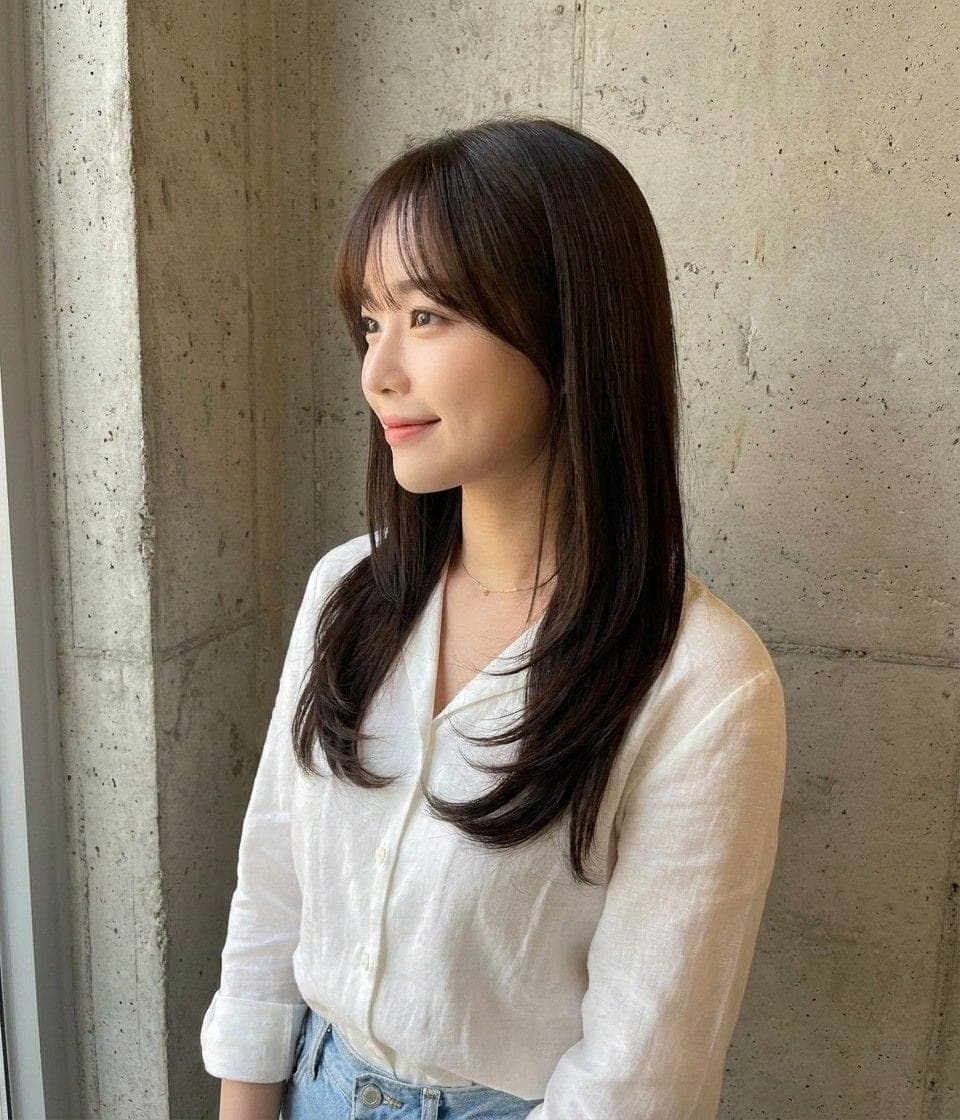 얼굴선을 따라 층을 낸 레이어드 C컬펌, 옆모습