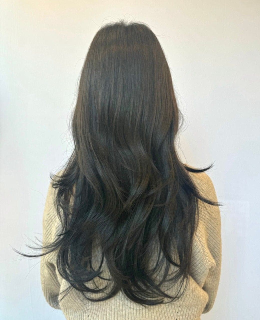 층이 많은 긴 레이어드컷 펌, 뒷모습