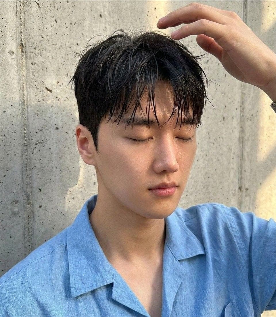 자연스럽게 내린 남성 슬릭 댄디펌, 정면