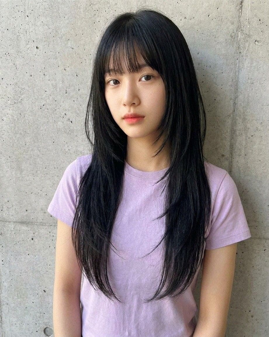 앞머리가 있는 긴 슬릭허그 레이어드, 정면
