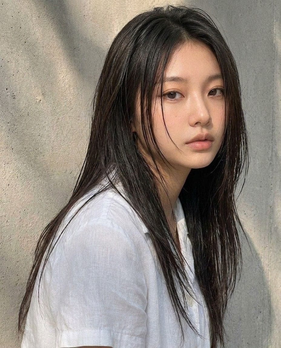 긴 생머리 슬릭 레이어드, 정면